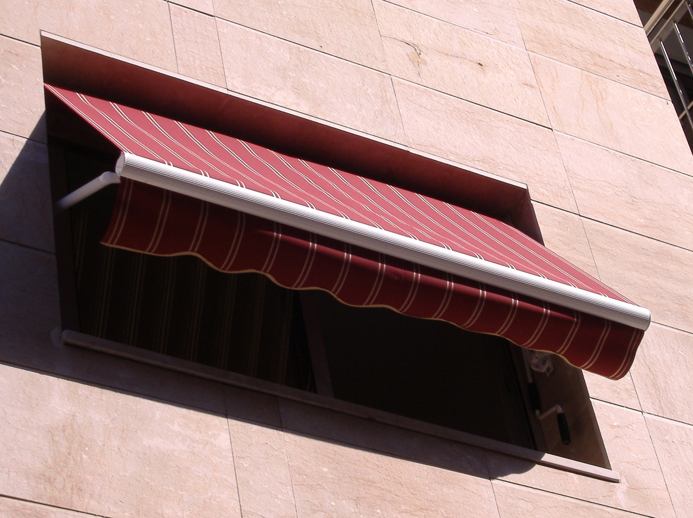 Toldo de Punto Recto para fachadas, ventanas y balcones - Lookea